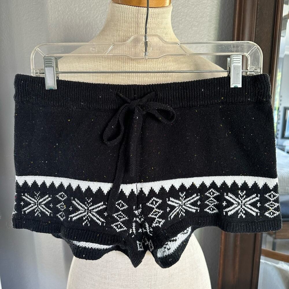 Nordstrom Free Press sweater shorts, size medium - Picture 5 of 7